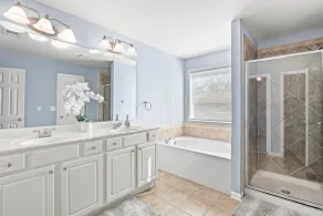 Calming Grey Townhouse with Jacuzzi Bathtub - Image 2
