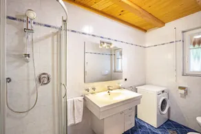 Pet-Friendly Holiday Apartment 'Kuenz Dolomiten Drau' with Mountain View - Image 3