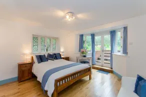 Luxury Forest Lodge with Games Room in Idyllic Location - Dog friendly, sleeps 8 - Image 4