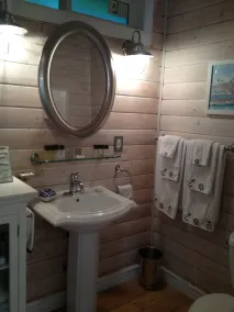 Nantucket Style Guest Cottage in perfekter Lage in der Nähe von Juanita Beach in Kirkland! - Image 2