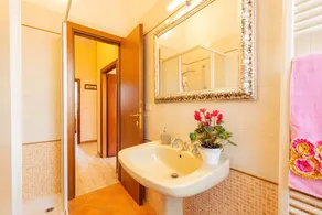 Appartamento per vacanze \"Casa Vacanze Mongili\" con piscina privata, balcone e Wi-Fi - Image 5