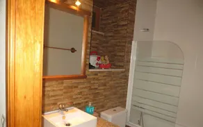Grandma's House, avec piscine privée et plage à 1km, jusqu'à 5 personnes, animaux bienvenus - Image 4