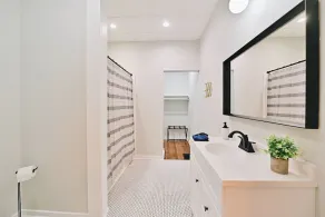 Indianapolis Luxury Clean Downtown Home. - Image 3