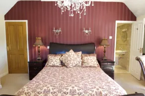 Wow 4 Bed detached house Lake Views, enviable location with Wifi, Log Burner - Image 4