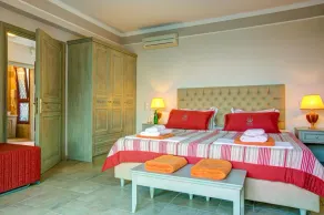 Kalliope Villa - Classic Modern With a Splash of Glam - Image 4