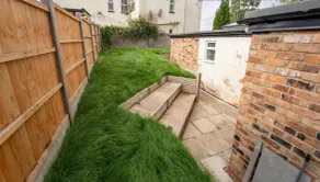 Impeccable 1-Bed Studio in Birmingham - Image 4