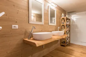 Bellissimo “Chalet dell'Orso” con Wi-Fi, Jacuzzi e giardino privato - Image 4