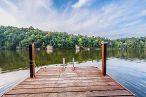 Perfect Lake Malone Get Away - Image 2