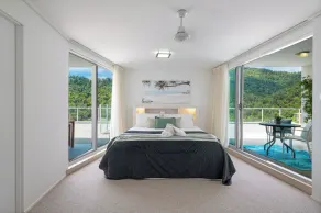 Premier 3 bedroom apartment with sweeping ocean views - Image 5