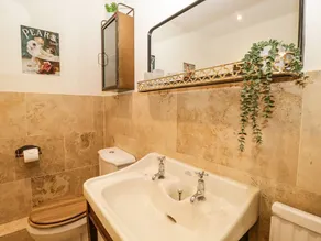 Pear Tree Cottage - Image 3
