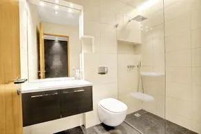 Luxury two bedroom apartment with an ocean view - Image 3