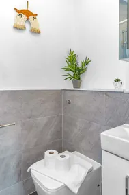 Cheerful Stays: Jamson Pl 3BR Apartment in Leith - Image 4