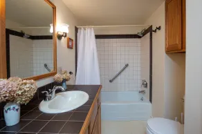 Lowell's Cove Cottage - Quaint 2BR Cottage short walk away from Lowell's Cove - Image 2