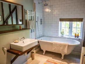 Newstead Farmhouse - Image 2