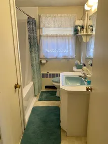 Cozy three bedroom house located just five minutes from Lake Winnipesaukee - Image 5