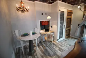 Luxury Hotel, Roof Deck, Parking & Walk to New Hope! - Image 2