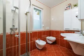 Villa with swimming pool and jacuzzi - Image 5