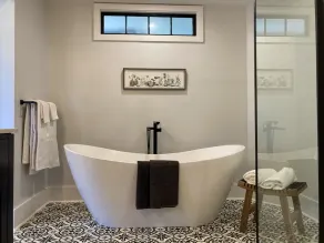 Completely renovated secluded 6 bedroom farmhouse in central PEI - Image 4