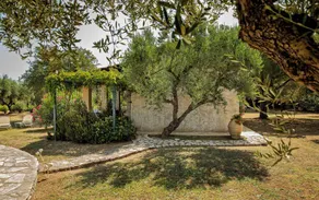 Daphnes self catered villa #10 with large veranda and garden near the beach. - Image 4