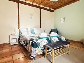 Charming 1-Bedroom Retreat with Stunning Views, Pool & WiFi - Image 3