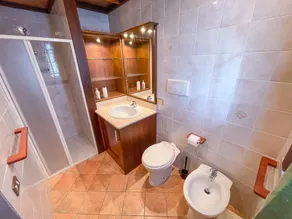 Eco Guesthouse Villa Italia: Cheerful 5-bedroom villa with pool and tennis - Image 4