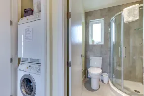 Downtown Suite close to the Beach (pet-friendly) - Image 3