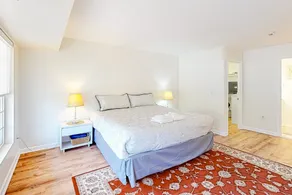 Second-floor condo with full kitchen, washer/dryer, central AC, & boat slip use - Image 5