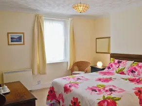 2 bedroom accommodation in Calstock - Image 3