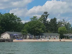 Unit #3-The Lazy Fish- Stand alone motel room type cabin on the beach! - Image 4