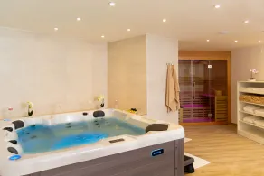 Luxury villa for 12 people, pool, sauna, whirlpool, tennis, golf, soccer field - Image 2