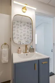 Condo in the heart of town. - Image 3