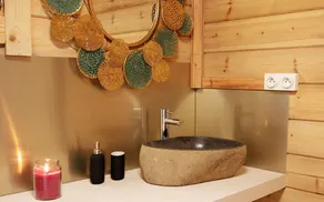 Eco-friendly chalet on the edge of a private pond - Image 2