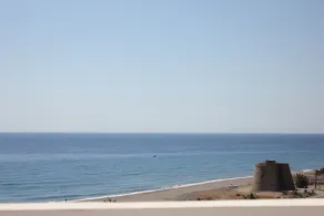 Apartamento de luxo com vistas magníficas sobre o mar sem interrupções - Image 4