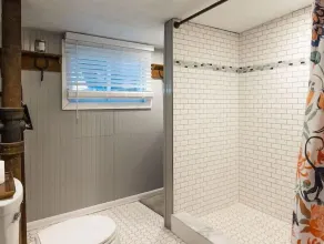 Charming Home just off Bardstown Rd - Image 4