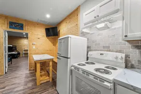 Family and pet friendly creek access with RV Hook up. - Image 2
