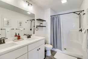 Half-mi to the Triangle! Chic Emmaus Townhome - Image 3