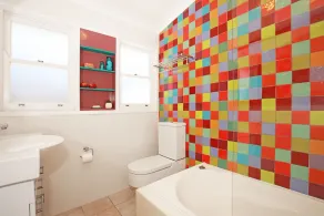 Pet-friendly classic beach house with huge backyard, modern kitchen and bath - Image 4