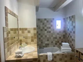 Forcalquier, Villa with private pool in luxury hotel residence. - Image 2