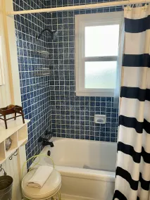 House with Lakeview & Hot Tub - Image 3