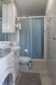 Apartment Rot - Image 5
