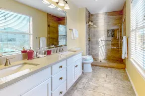 Spacieux, maison chien-friendly w / piscine privée, bain à remous, et terrasse! - Image 2