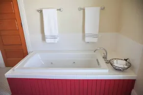 Vintage Luxury Condo in Downtown Livingston - Image 5