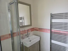 Pet Friendly 2-Bed Luxury Lodge in Routh w HotTub - Image 5