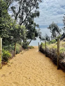 Cosy beachside cottage a short walk to the beautiful Coronet Bay beach - Image 4