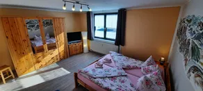 Apartment with garden and pool use - Image 5