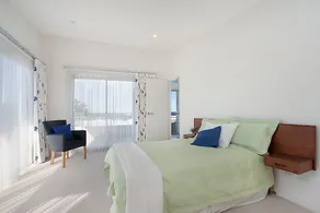 Water Views, Close to Beach & Lake - Relax! \nCosy Fire, Pool Table Foosball Spa  - Image 5