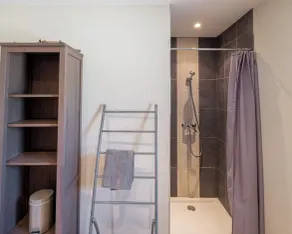 Maison dans le Luberon avec piscine privée, beaucoup de confort et de la nature - Image 3