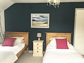 Croyde cottage with direct access to beach path, close to pubs and shops. - Image 4