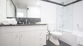 Sydney Darling Harbour Luxury 2 Br Apartment - Image 5