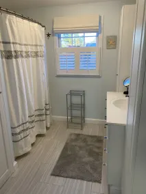 Beautiful waterfront property and steps away from multiple beaches - Image 3